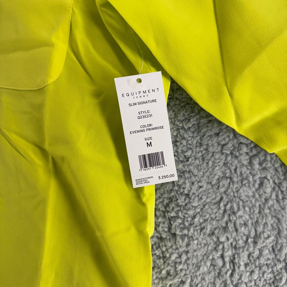 Equipment Women’s Slim Signature Silk Button Up blouse size M NWT - Picture 6 of 10